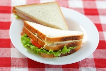 自制三明治，做法簡單的營養(yǎng)早餐，早上你想來一份嗎