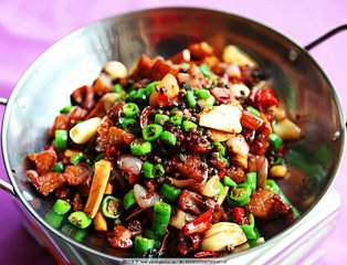 辣子雞最正宗的做法，外酥里嫩，麻辣爽口超過癮