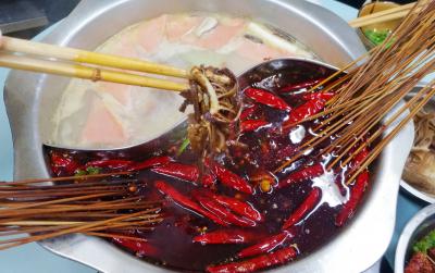 四川甘孜串串香技術(shù)培訓(xùn)學(xué)校多少錢？