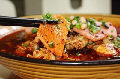成都冒菜技術(shù)培訓(xùn)中心哪里一對一教學(xué)？底料真材實(shí)料