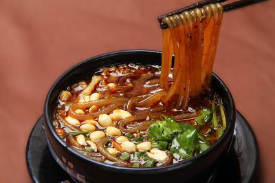 四川酸辣粉培訓(xùn)價(jià)格哪里便宜？重點(diǎn)掌握泡粉時(shí)間