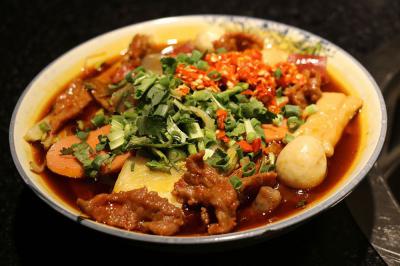 盤盤干拌麻辣燙技術(shù)做法哪里靠譜？高湯底料技巧培訓(xùn)