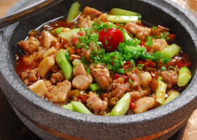 火鍋兔技能訓(xùn)練哪里好？底料炒制和湯料調(diào)制