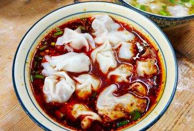 抄手培訓學校哪家味道好?筒骨熬湯技術(shù)