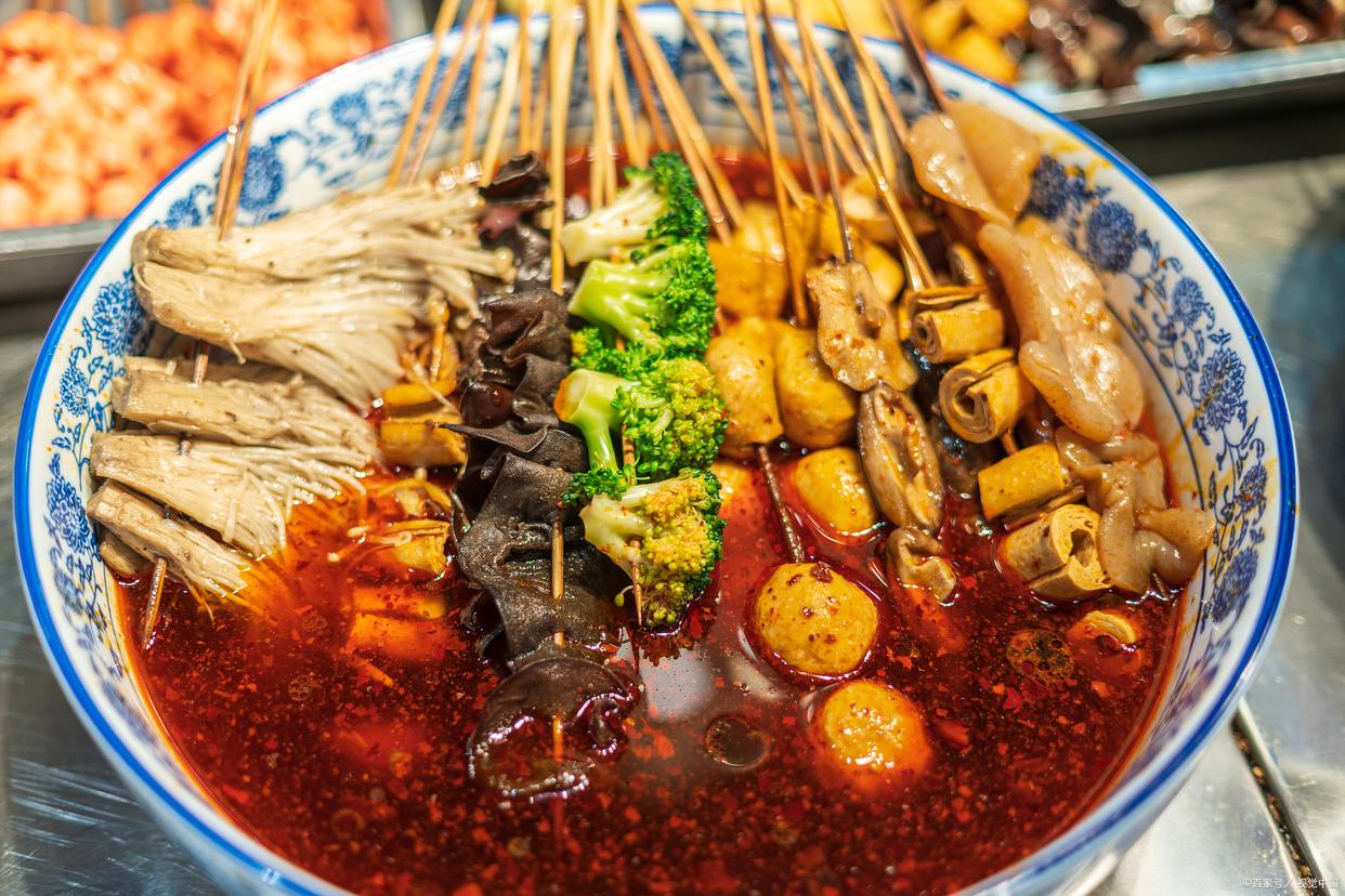 成都辣鹵串串j技術(shù)培訓(xùn)哪家好？四川成都串串香培訓(xùn)班,
