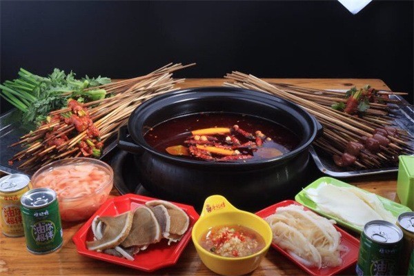 四川成都串串香培訓(xùn)班哪家好？串串香底料技術(shù)培訓(xùn)哪家好？